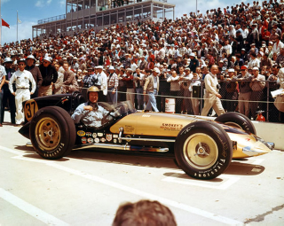 Illustration for article titled The Ten Craziest Engines Of The Indy 500